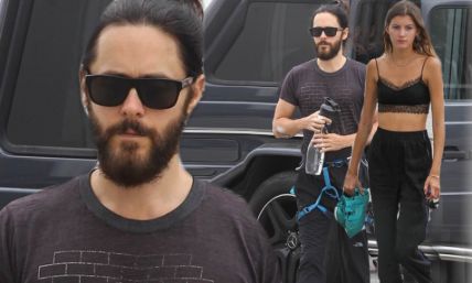 Jared Leto is dating Valery Kaufman.